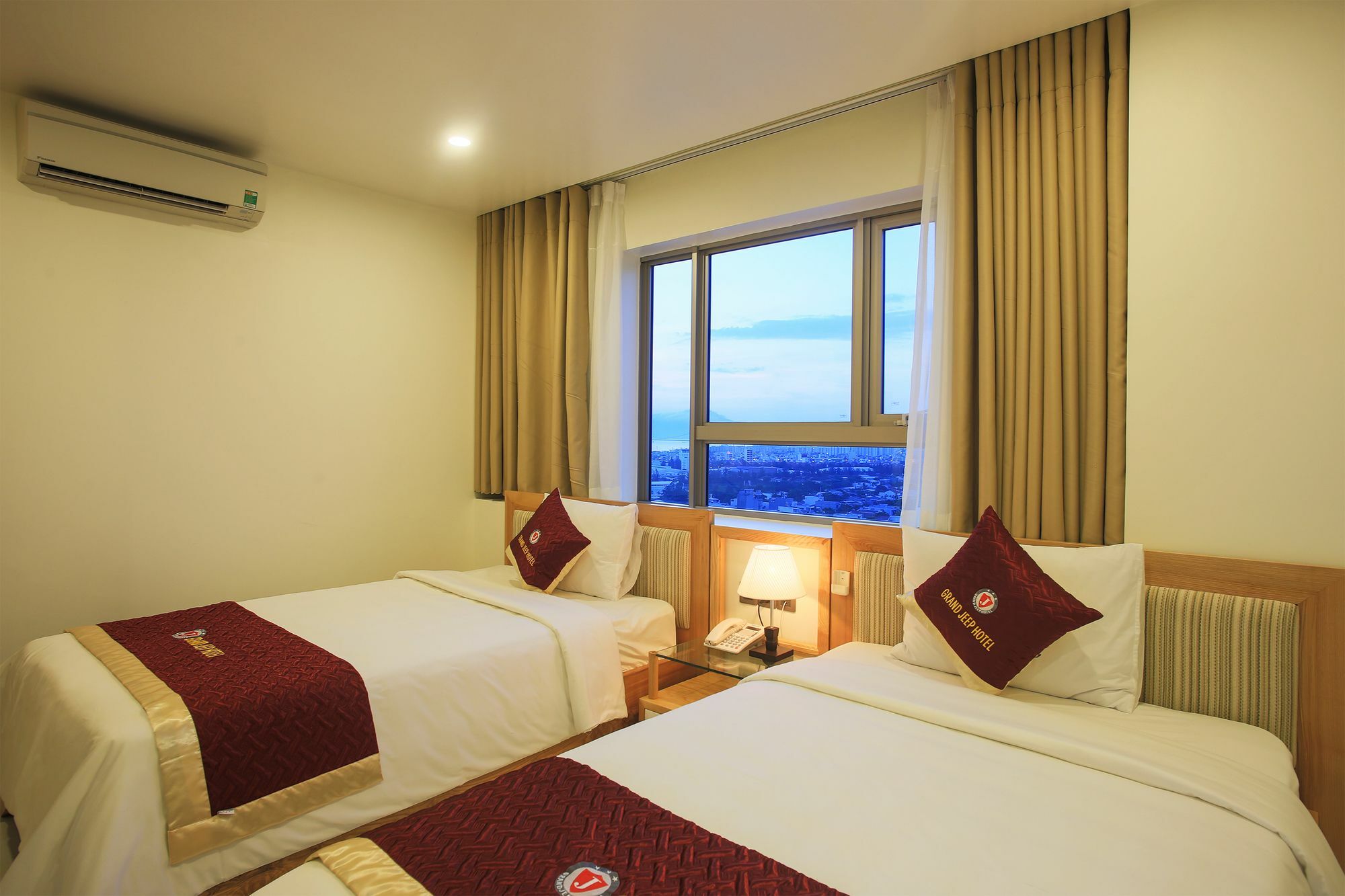 Grand Jeep Hotel Дананг Экстерьер фото